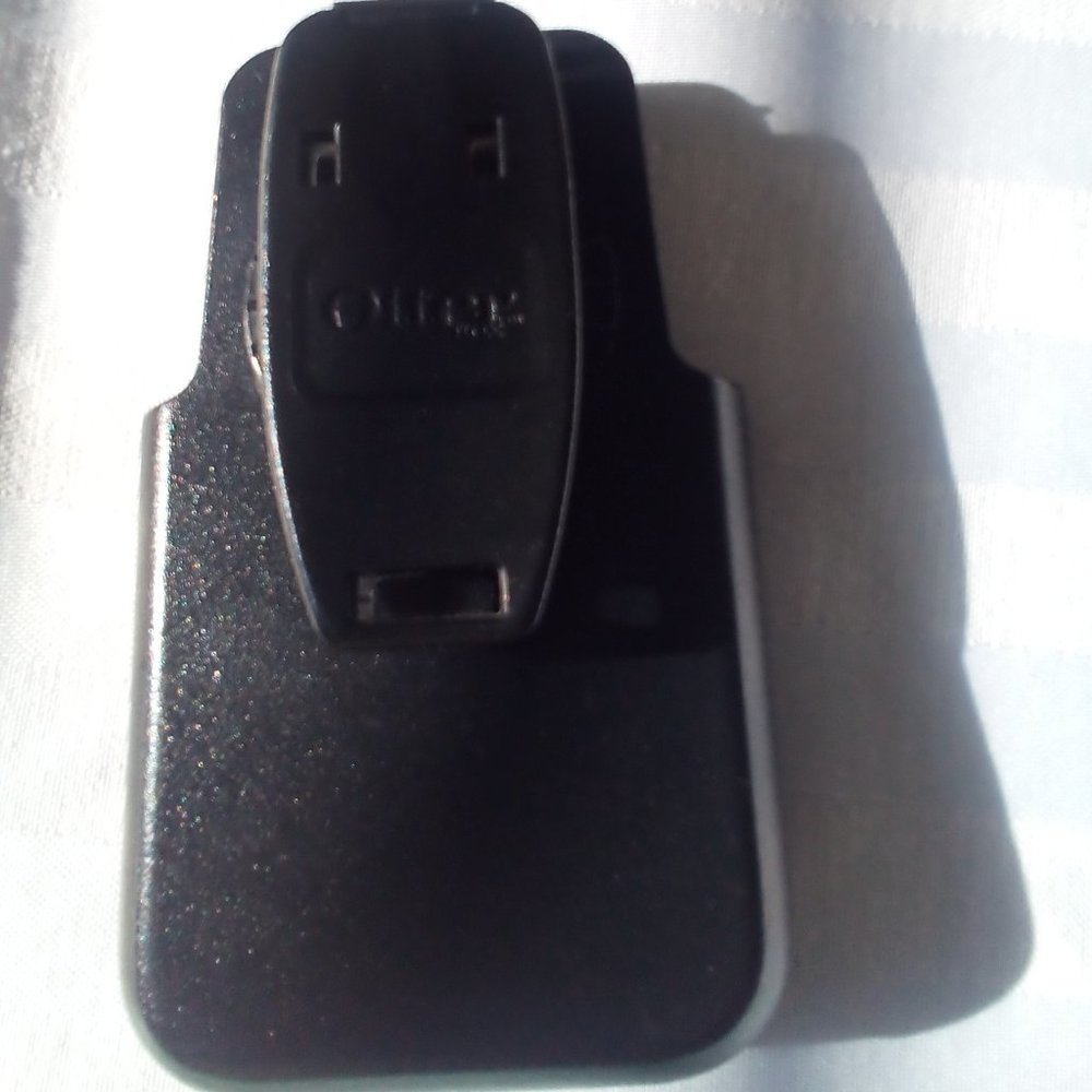 LIKE NEW Otterbox Phone clip